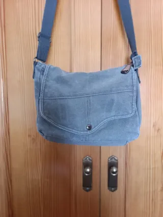 Bolso bandolera de lona gris