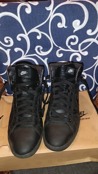 Scarpe basse Nike modello  WMNS Court Tradition LT