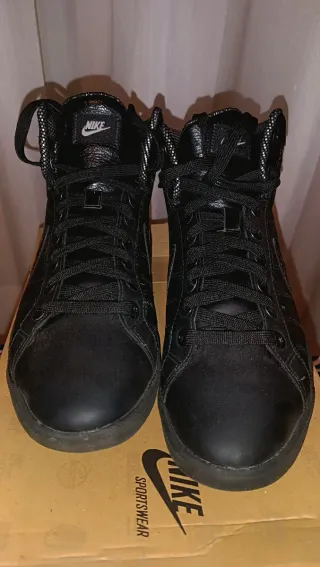 Scarpe basse Nike modello  WMNS Court Tradition LT