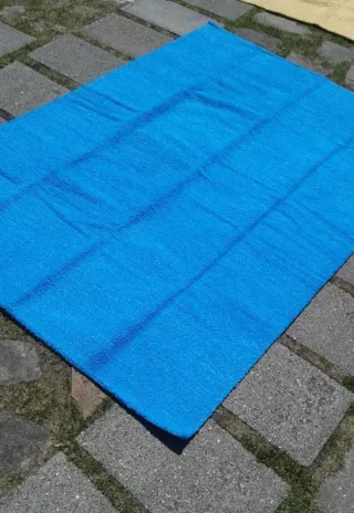 Alfombra azul 140x190 aprox mezclilla
