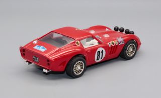 Ferrari 250 GTO Pink Kar sin mecánica