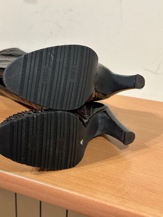 Botas Charol Tacón Sacha London Negras