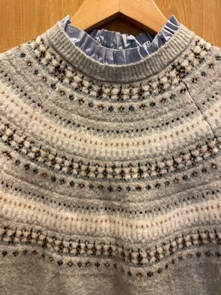 Jersey Fair Isle gris y blanco.