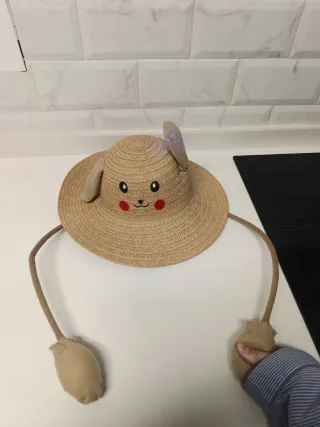 Gorro de paja con orejas y brazos