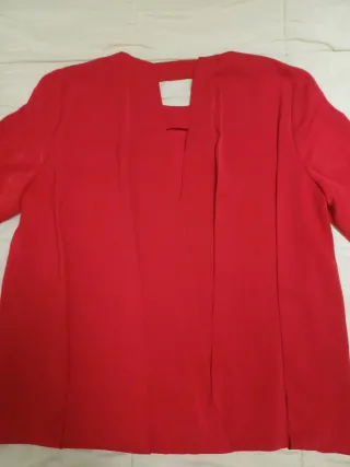 Blusa roja mujer manga larga con pieglas en el la