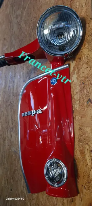 Scudo Vespa Artigianale Rosso Argento