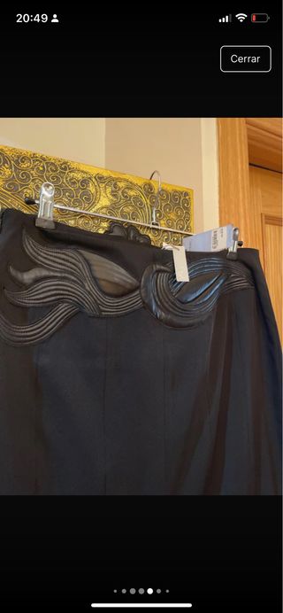 Falda Yera Negra con Diseño