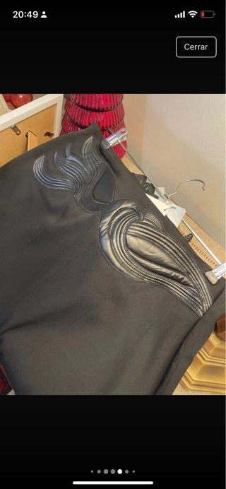 Falda Yera Negra con Diseño