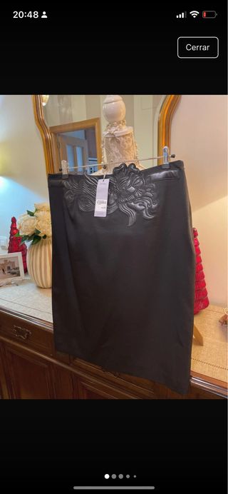 Falda Yera Negra con Diseño