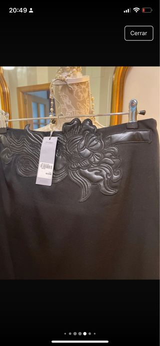 Falda Yera Negra con Diseño