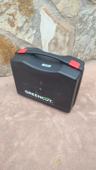 Soldador GREENCUT MMA180 con maletín