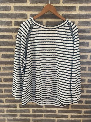 Camiseta de rayas blanca y negra