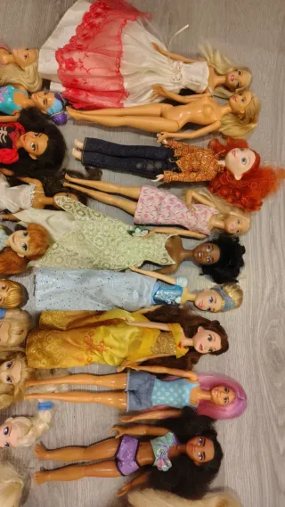 Lote Barbie y Ken + ropa + zapatos 56 pares