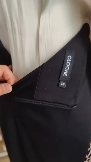 Falda midi lápiz tubo negra con animal print 44 XX