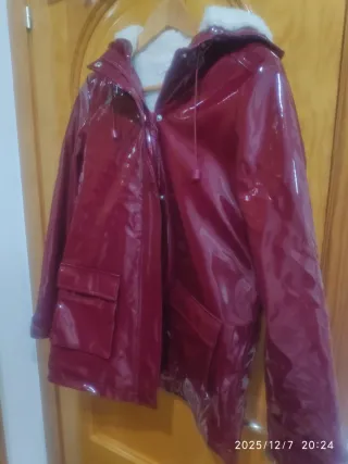 Chubasquero Rojo burdeos Brillante