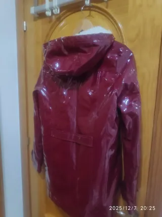 Chubasquero Rojo burdeos Brillante