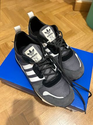 Zapatillas Adidas ZX 700 HD Gris Blanco.