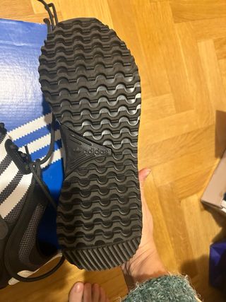 Zapatillas Adidas ZX 700 HD Gris Blanco.