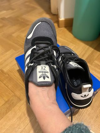 Zapatillas Adidas ZX 700 HD Gris Blanco.