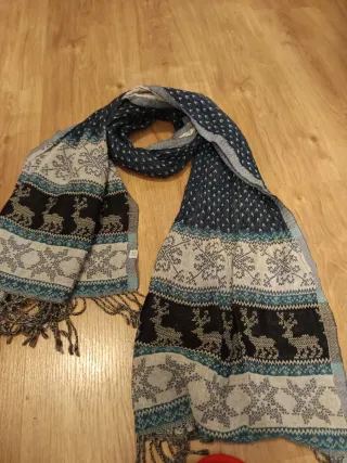 Pañuelo reversible estampado reno