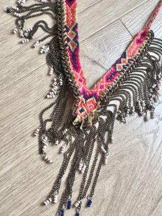 Collar hippie boho multicolor con cadenas