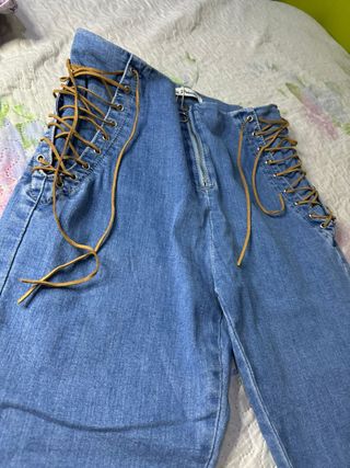 Pantalón vaquero con cordones