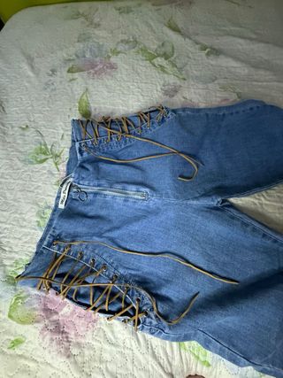 Pantalón vaquero con cordones