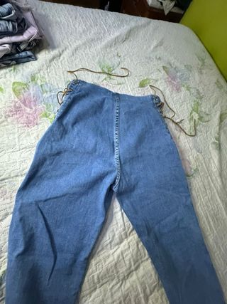 Pantalón vaquero con cordones