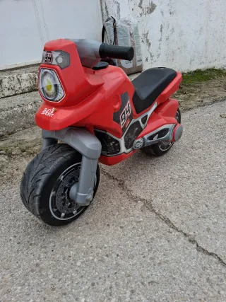 Moto de juguete para niños. .