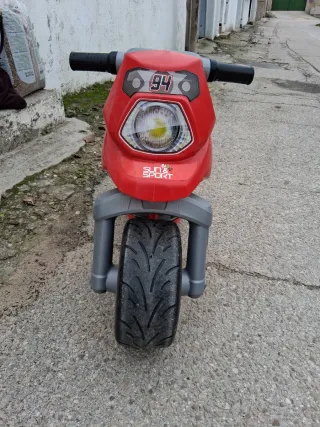 Moto de juguete para niños. .