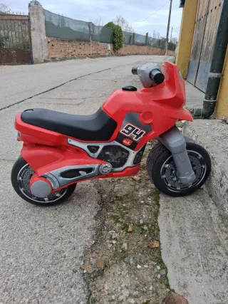 Moto de juguete para niños. .