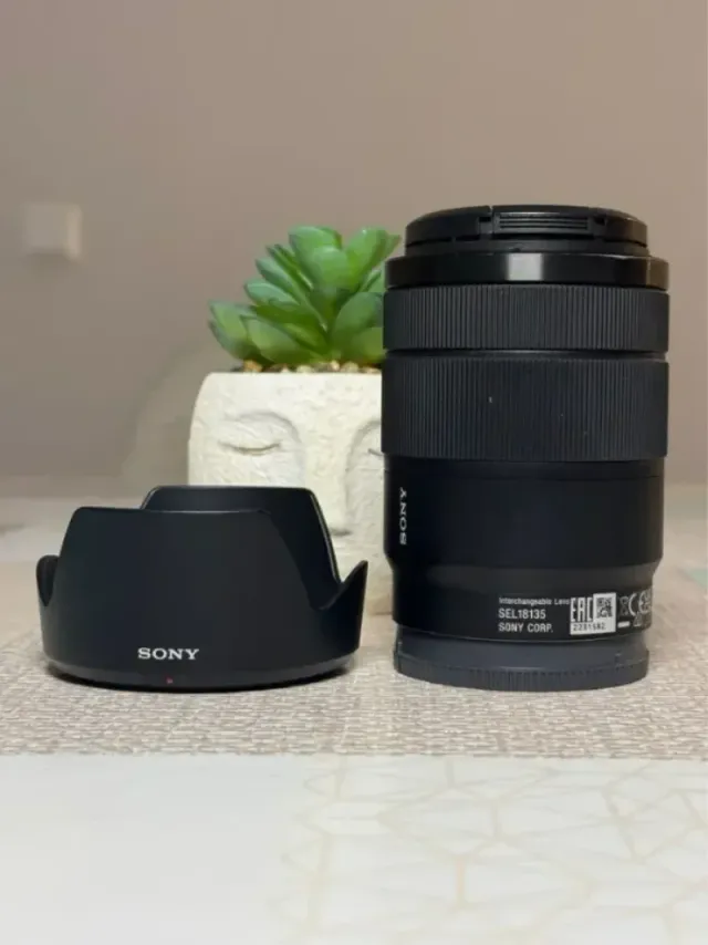 Objetivo Sony 18-135mm f/3.5-5.6 OSS