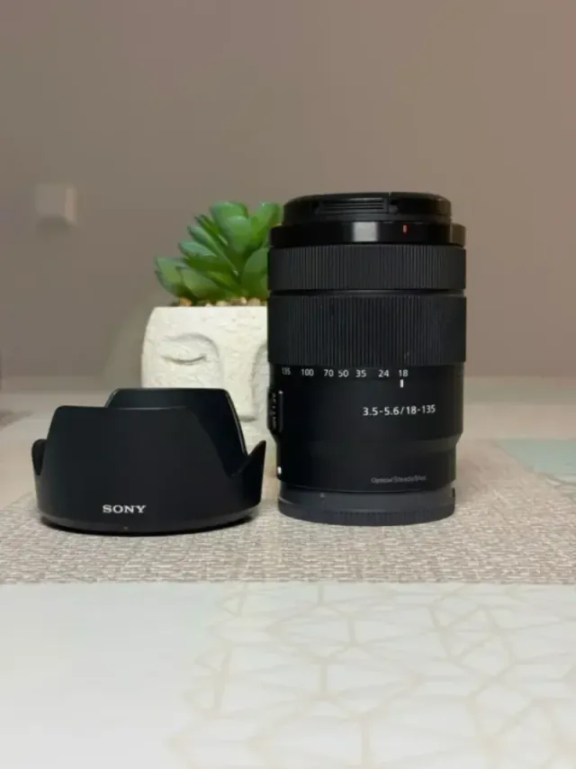 Objetivo Sony 18-135mm f/3.5-5.6 OSS