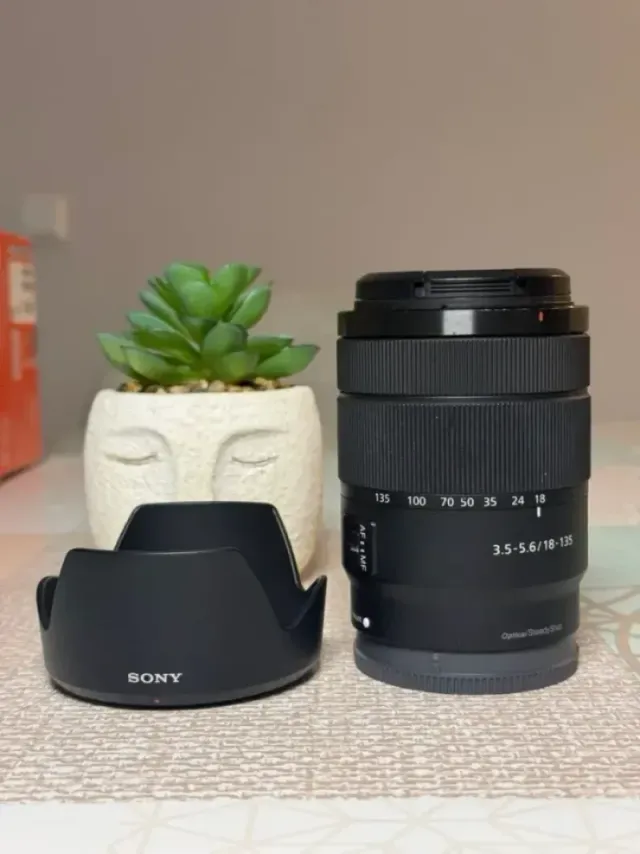 Objetivo Sony 18-135mm f/3.5-5.6 OSS