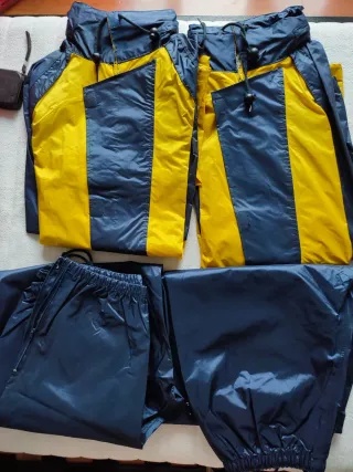1 Traje de agua/nieve azul y amarillo Talla M-L