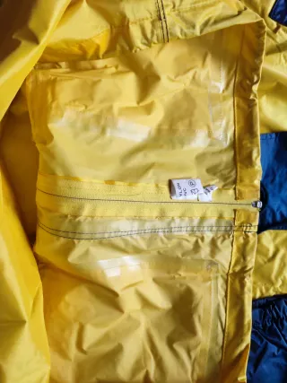 1 Traje de agua/nieve azul y amarillo Talla M-L