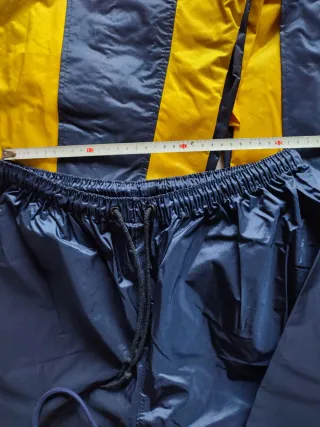 1 Traje de agua/nieve azul y amarillo Talla M-L