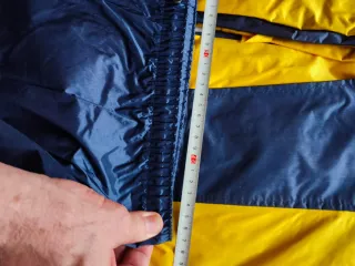 1 Traje de agua/nieve azul y amarillo Talla M-L