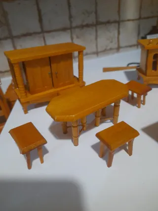 Mobili per casa delle bambole in legno