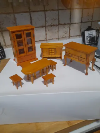 Mobili per casa delle bambole in legno