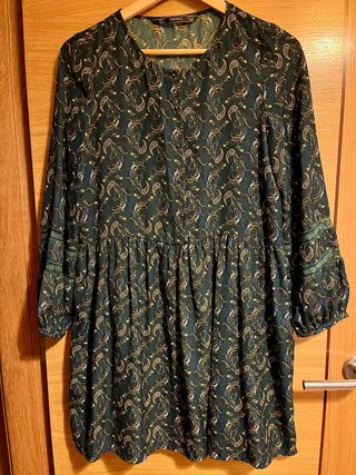 Vestido Zara verde estampado paisley
