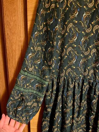 Vestido Zara verde estampado paisley