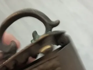 Ferro da stiro antico in ottone