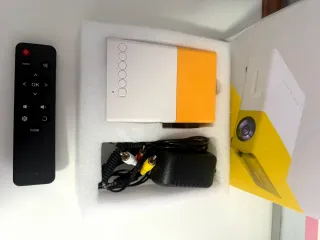 Mini Projetor LED Portátil Laranja e Branco