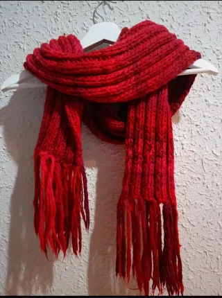 Bufanda roja fucsia punto canalé con flecos