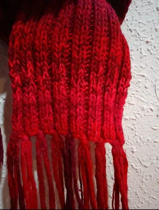 Bufanda roja fucsia punto canalé con flecos