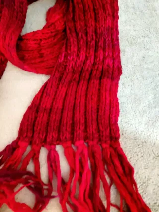 Bufanda roja fucsia punto canalé con flecos