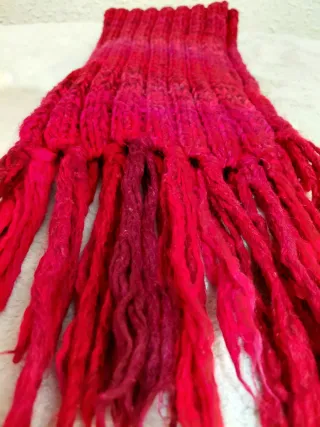 Bufanda roja fucsia punto canalé con flecos