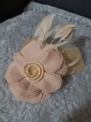 Tocado boda/evento beige y dorado