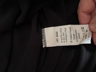 Camicia nera con volant e collo alto